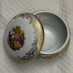 Authentic Vintage Limoges France Porcelain Trinket Box “Courting Couple” Mint!